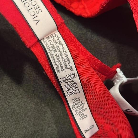 NWOT Victoria’s Secret Red Lace Wireless T-Shirt Bra 32D - Picture 6 of 6